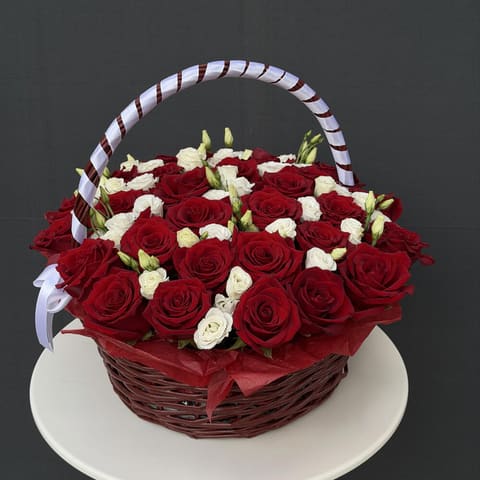 Rose and eustoma — Gloxinie