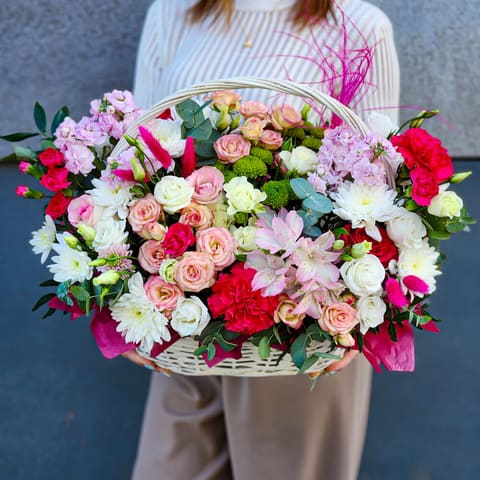 Pink Melody Basket 🌸 — Kvetiny s laskou