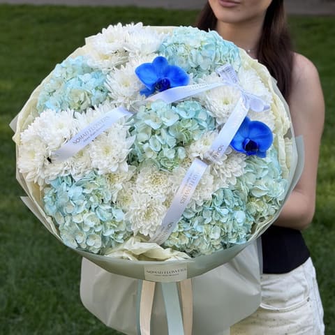 🫐 Big Blue Bouquet — Nomad Flowers