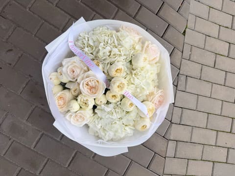 Bílý — FlowerVibe