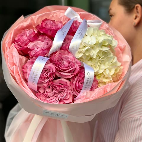 🍬 White Hydrangea + 9 Roses — Nomad Flowers