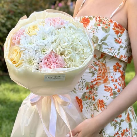 🤍 White Bestseller Small — Nomad Flowers
