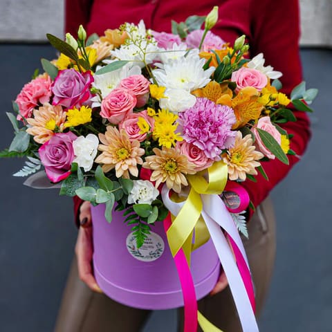 Blooming Joy Box 💜💛💚🩷 — Kvetiny s laskou
