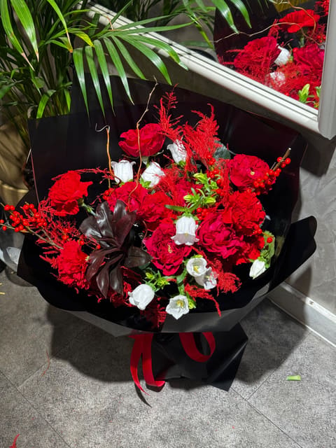 Crimson Nocturne — Milianna Flowers