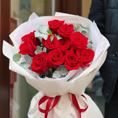 ♥️ 11 Red Roses + Eucalyptus — Nomad Flowers