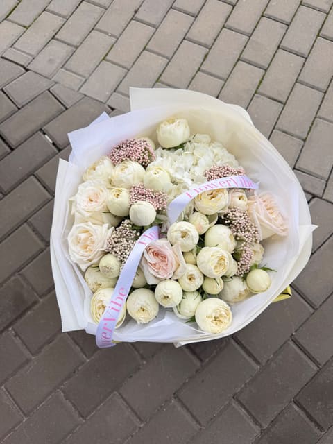 Bílý Pivoňkovitý — FlowerVibe
