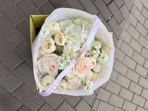 Bílý piônovitý vonný — FlowerVibe