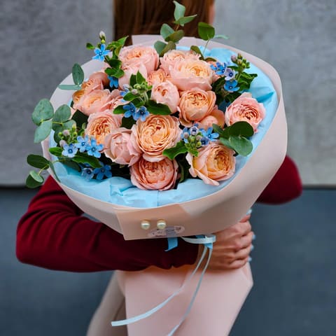 Blue Sky Blush 💙🌸 — Kvetiny s laskou
