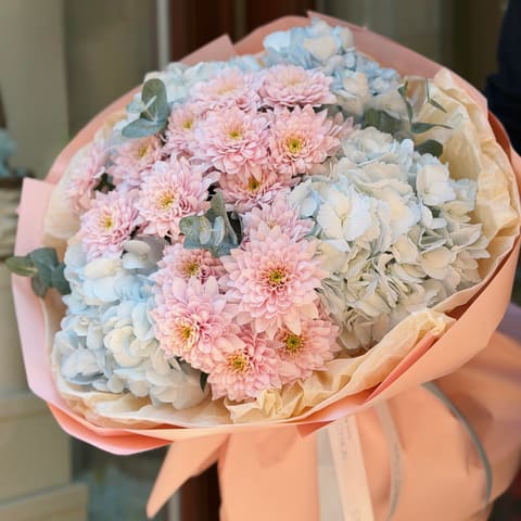 🫐 Blue Hydrangea + Chrysanthemums — Nomad Flowers