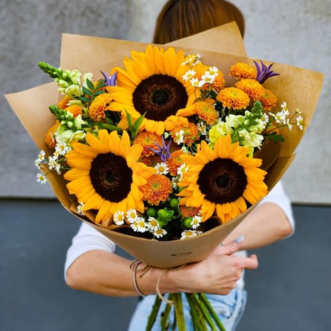 Sunshine 💛 — Kvetiny s laskou