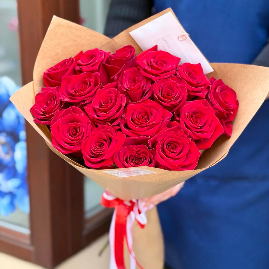♥️ 17 Red Roses in Craft Paper
