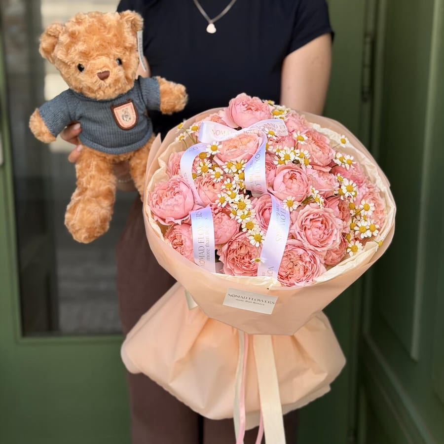 🧸 Bouquet and Small Teddy