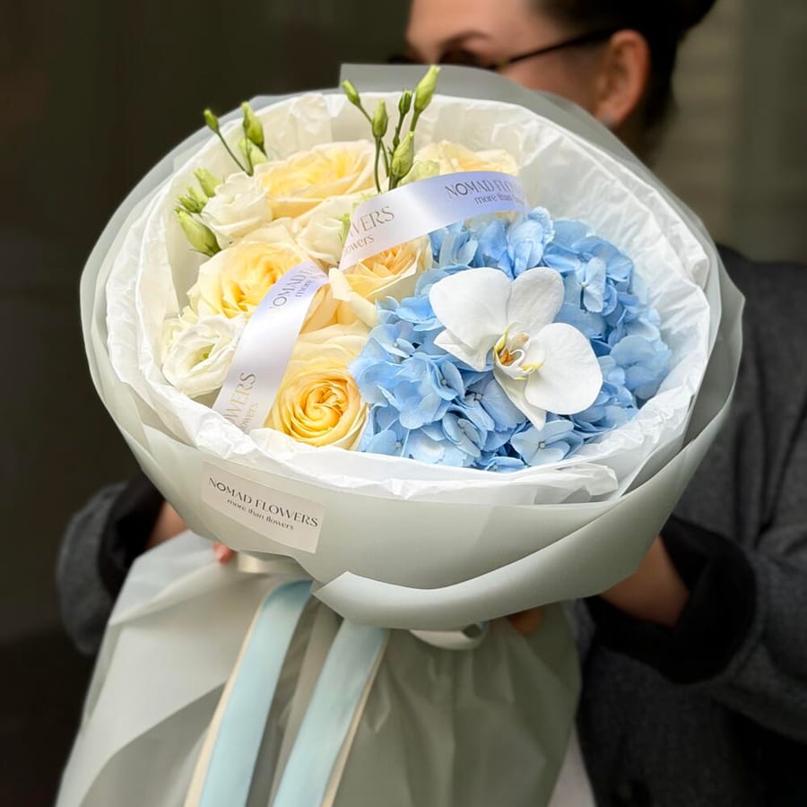 🦋 Blue Hydrangea + Roses
